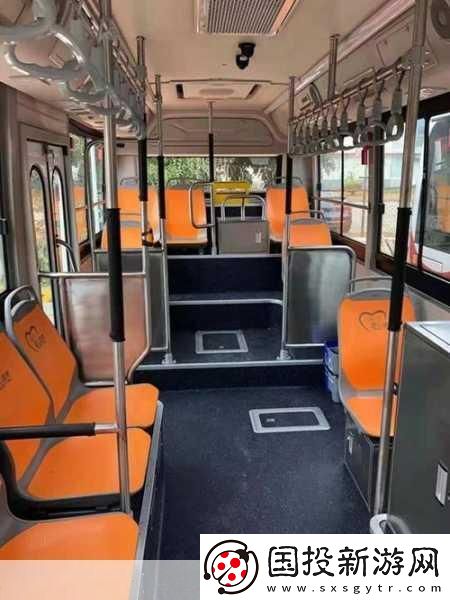 公交車內(nèi)有多高C：1.-公交車內(nèi)高度揭秘：空間利用的藝術(shù)