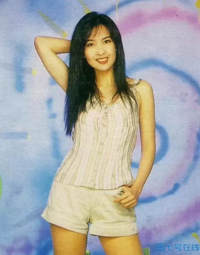 姬小滿拿槍獎(jiǎng)勵(lì)自己：奮勇向前的力量與勇氣