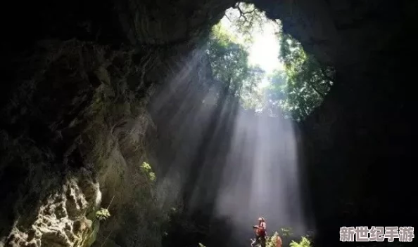穿越奇幻天坑地縫