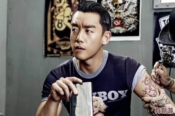 男同被猛男房東cao到哭Gay