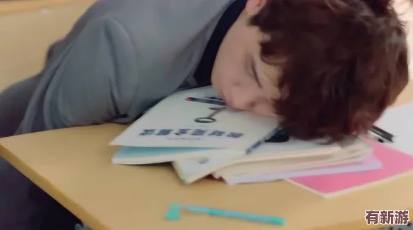 老師扒開(kāi)衣服讓我進(jìn)去