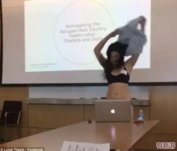 老師扒開衣服讓我進去-真是讓人感到震驚和不安-這樣的行為絕對不可接受！