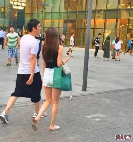 肥妞搡BBBB搡BBBB-因其獨特風格引發(fā)網(wǎng)友熱議-成為社交媒體新寵-引領(lǐng)潮流趨勢