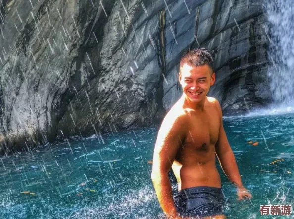 男武警私秘-Gay網(wǎng)站的正能量評(píng)價(jià)：-男性同志在這里找到了彼此的支持和理解-共同成長