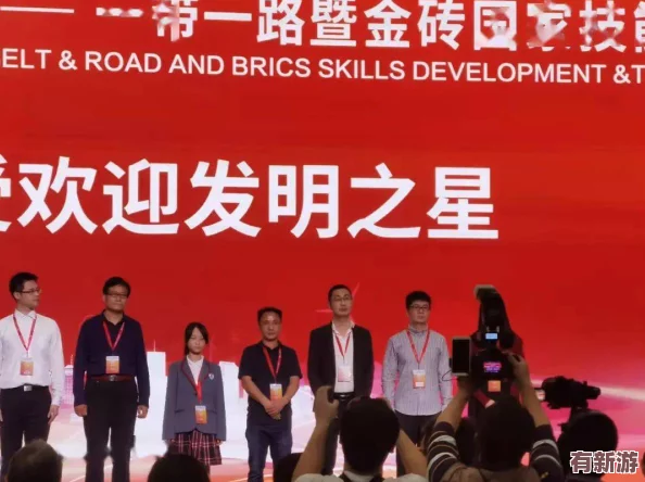 銅銅銅鏘鏘鏘鏘鏘青青草