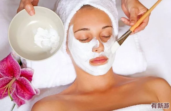 一邊膜胸口一面膜下-感受時(shí)尚與護(hù)膚的完美結(jié)合-打造你的獨(dú)特魅力