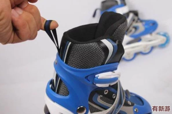 男生和女生一起拆拆拆輪滑鞋