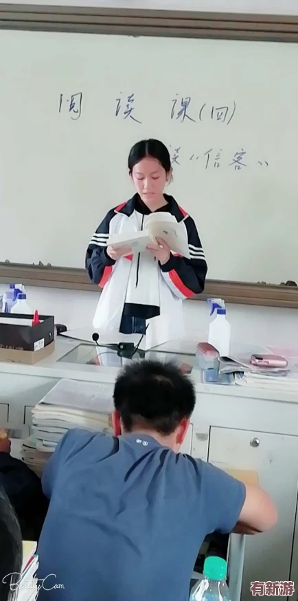 數(shù)學(xué)課代表穿著蕾絲帶鍛煉衣的溫柔與權(quán)威合一