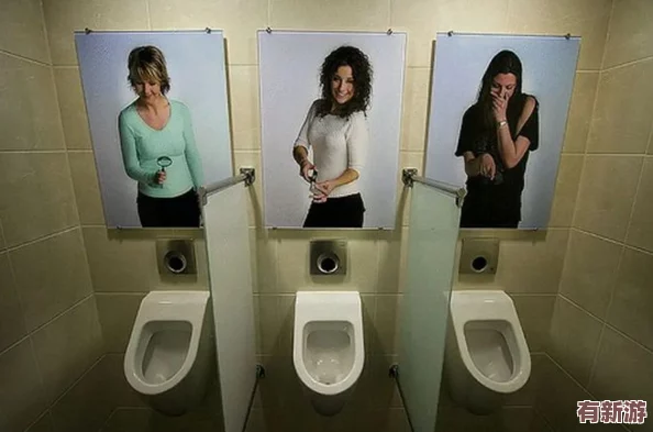 美女撒尿無遮擋秘