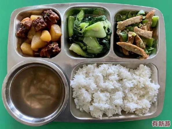 班長讓我吃她胸摸她奶