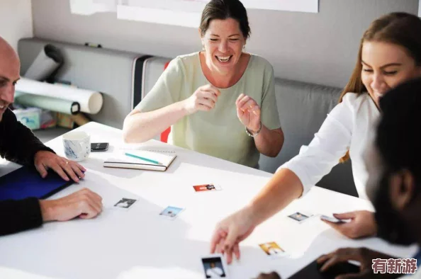 開會時躲在桌子下運動