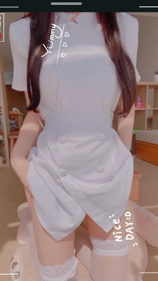 芋圓呀呀純白旗袍視頻：古典與性感的結(jié)合