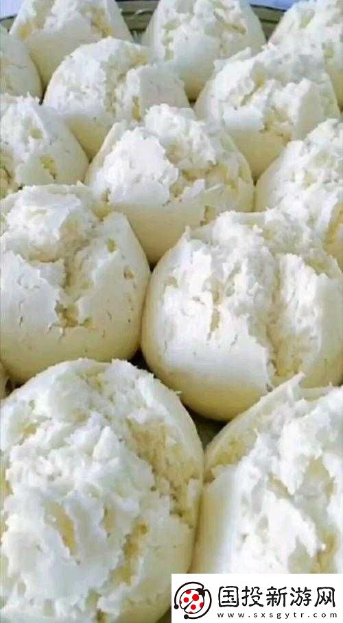 一對白花花的大饅頭：美味的誘惑