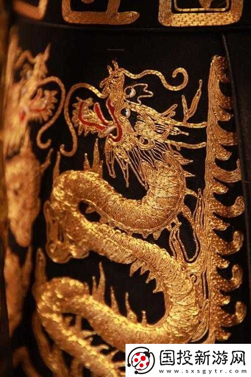 佛帳潮繡凸浮雙龍耳帳精彩片段：工藝之美