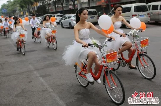 一前一后三個(gè)人一起騎自行車