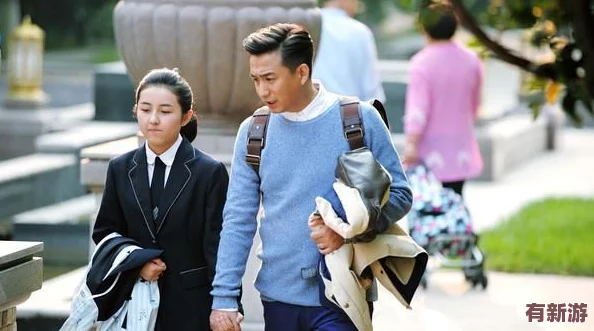 反差小青梅季圓圓：從校園少女到職場精英-她的成長故事引發(fā)熱議與關(guān)注-展現(xiàn)了不一樣的人生軌跡