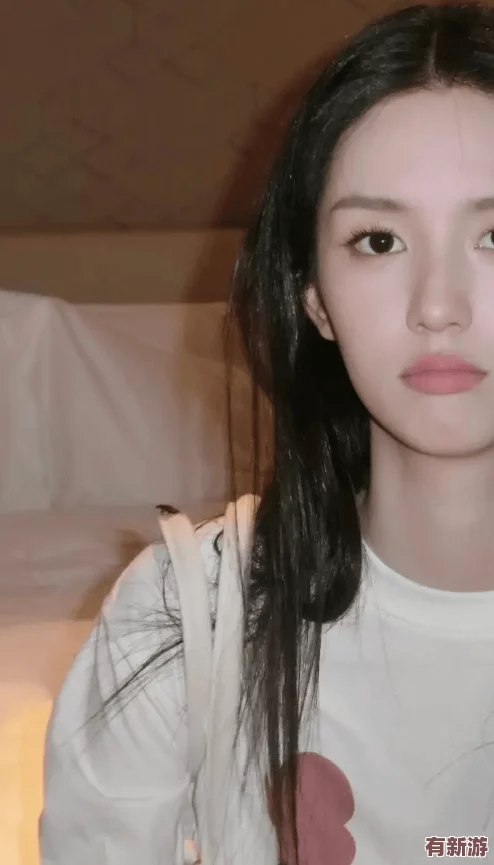 張悠雨玉門打開大腿張開圖片引發(fā)熱議-網(wǎng)友紛紛評論其大膽表現(xiàn)與藝術價值