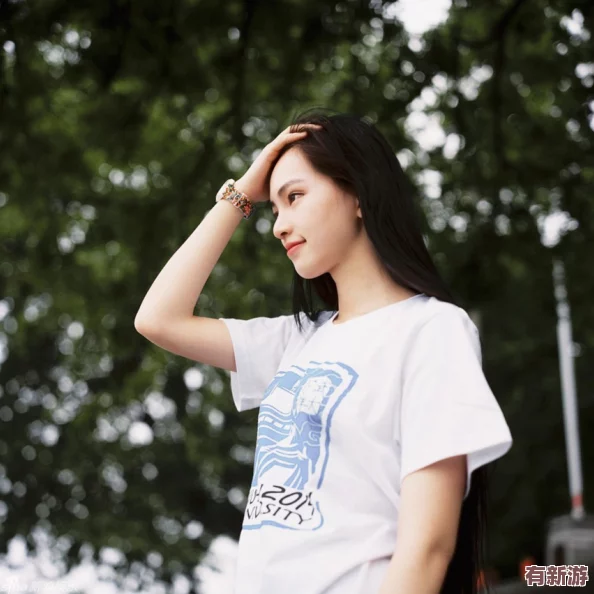 白絲?；ò牵盒@生活中的青春風(fēng)采與挑戰(zhàn)-展現(xiàn)年輕一代的獨特魅力與奮斗精神