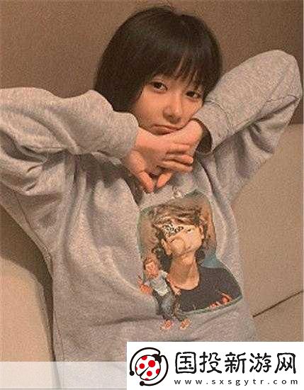 草莓香蕉秋葵黃瓜榴蓮：1.草莓與香蕉的甜蜜搭配秋葵的健康秘密