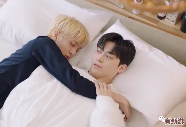 少爺被**室跪趴sm男男