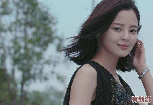 國產(chǎn)白嫩?；ㄒl(fā)熱議-網(wǎng)友紛紛點贊其清新氣質(zhì)與才華橫溢的表現(xiàn)-成為校園風(fēng)云人物