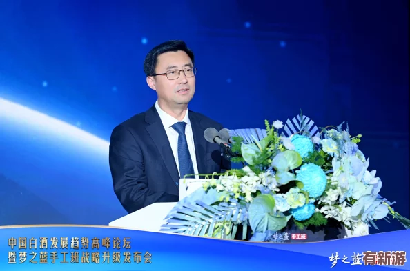 張律渝和呂總?cè)壳禾接憙晌唤艹鋈宋镌谒囆g(shù)與商業(yè)領(lǐng)域的深度合作與影響力分析