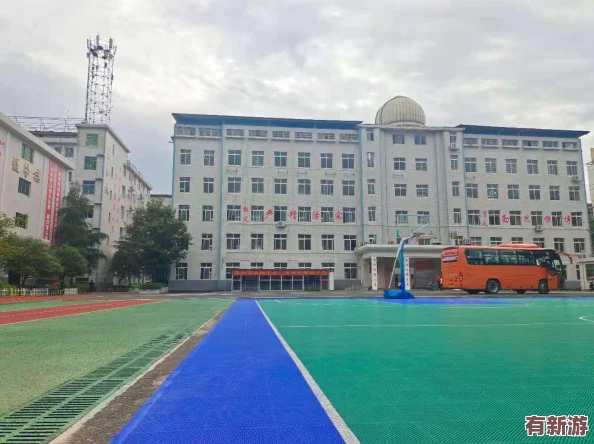 把數學代表按到桌子上抄視頻-學生們在課堂上用新方式學習數學引發(fā)熱議