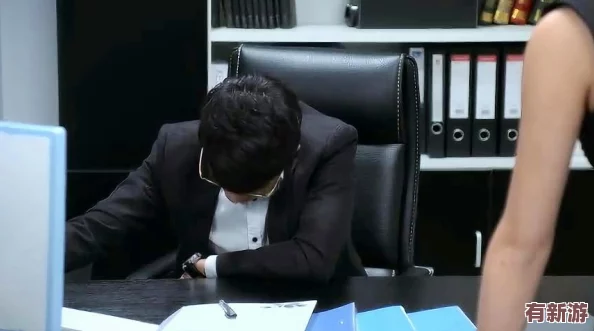 浪貨趴辦公桌～H揉秘書(shū)