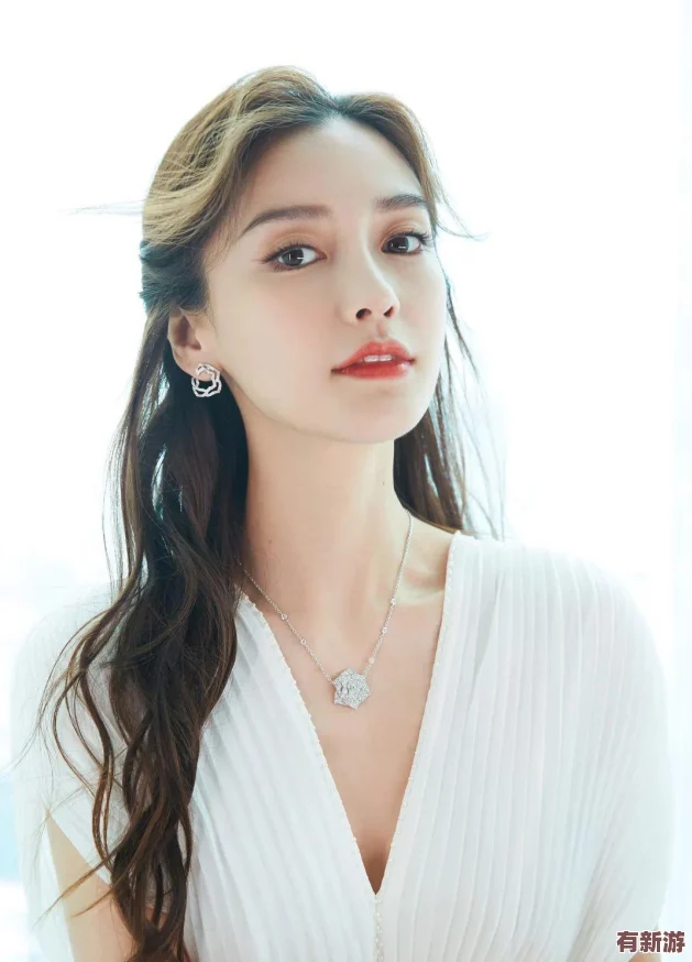 親吻拔蘿卜原聲不帶歌詞不蓋被子-這種創(chuàng)意結(jié)合了童趣與成人的幽默-展現(xiàn)了生活中的樂趣與無拘束