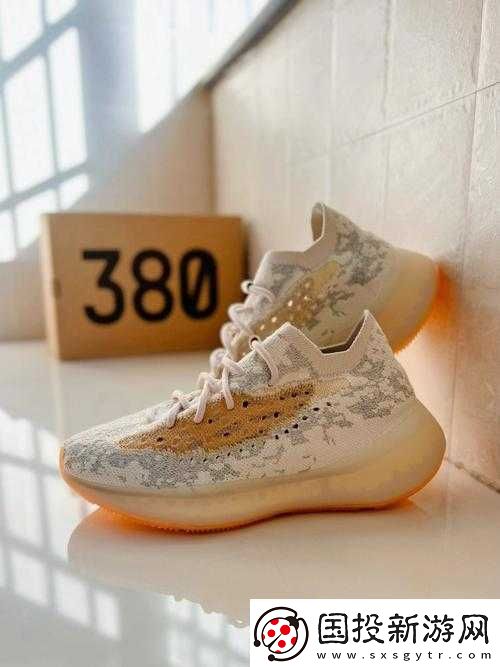 挖掘YEEZY380-蜜桃粉和白色：探索潮流美學的秘密