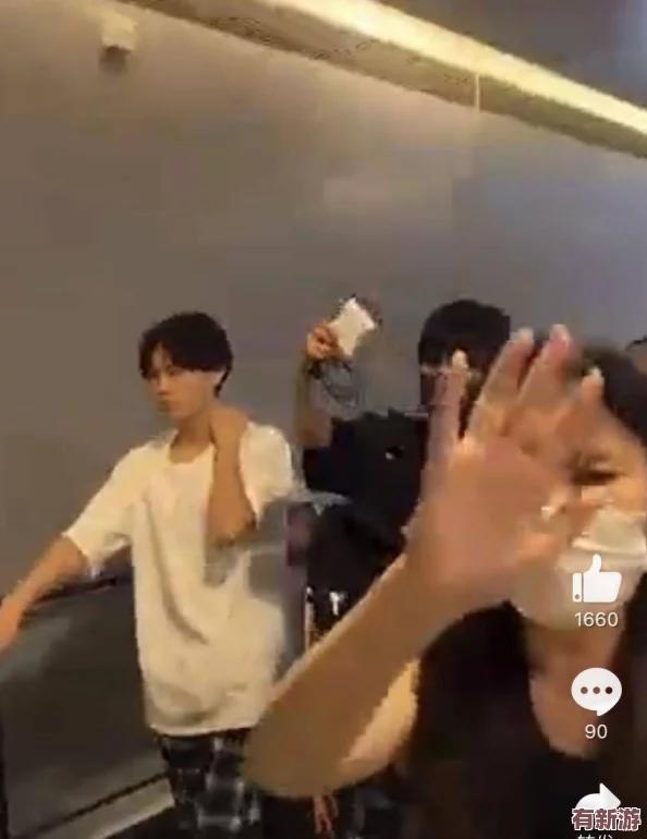 日韓國高清無碼：明星私生活曝光-戀情緋聞頻傳-引發(fā)粉絲熱議與關(guān)注！