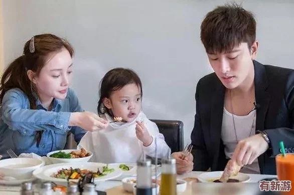 15XXXX18嬌小老少配：傳聞兩人私下互動(dòng)頻繁-網(wǎng)友熱議年齡差引發(fā)的甜蜜愛(ài)情故事！