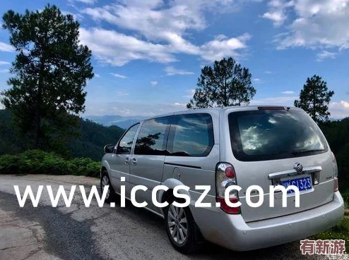 大白兔襯衫里蹦蹦跳跳的是什么-網友熱議：是童年的回憶還是新潮流的象征