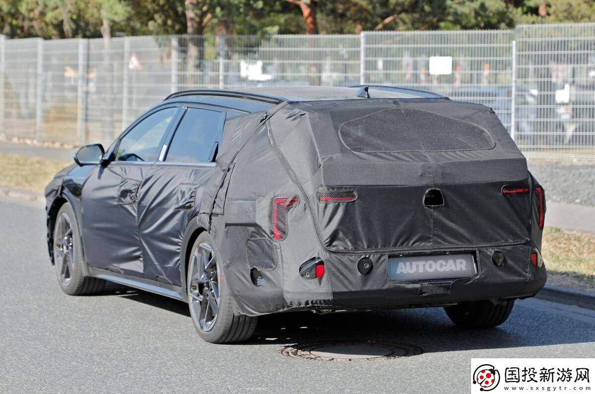 起亞K4旅行版原型車現(xiàn)身歐洲路測(cè)