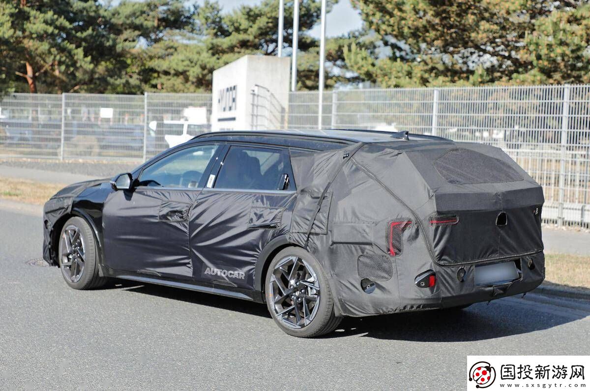 起亞K4旅行版原型車現(xiàn)身歐洲路測(cè)